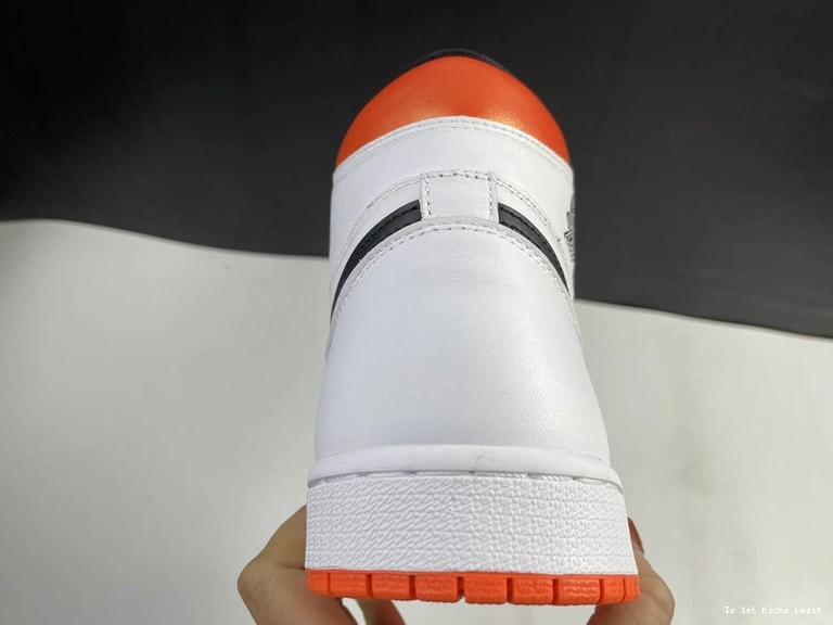 ELECTRO RETRO 555088-180 HIGH 1 ORANGE JORDAN 0423